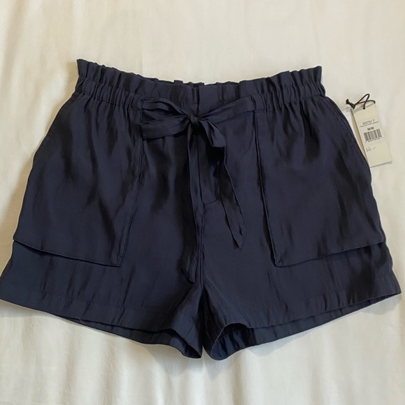 Black Tape Navy Paper Bag Shorts Size Medium NWT - Picture 1 of 9